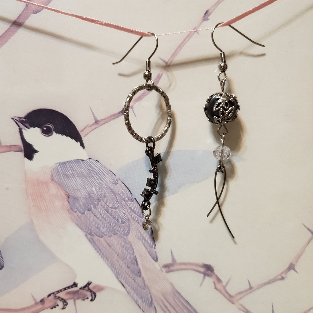Black Pearl Vine Mismatched Circle Dangle Earrings